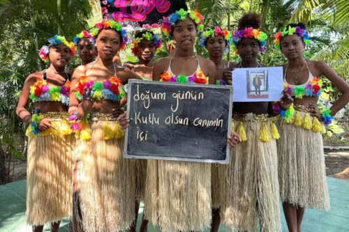 Grass Skirt Girls
