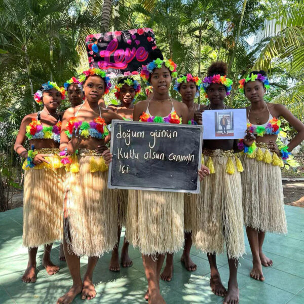 Grass Skirt Girls